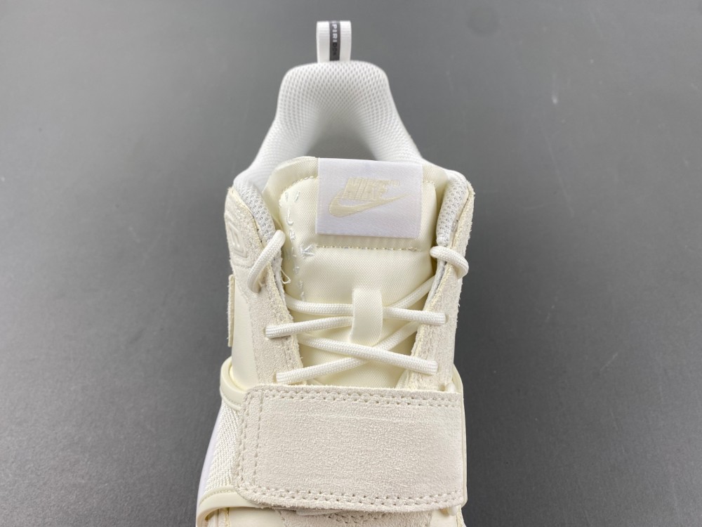 Travis Scott x Nike Zoom Field HQ3061-100