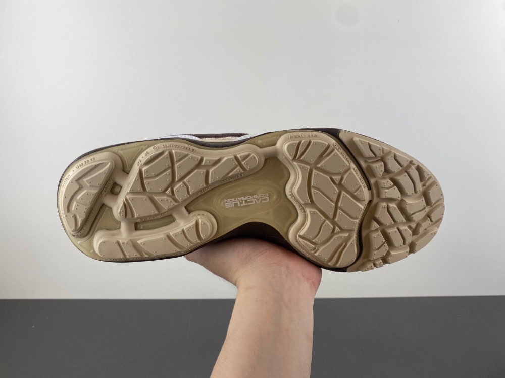 Travis Scott x Nike Zoom HQ3073-100