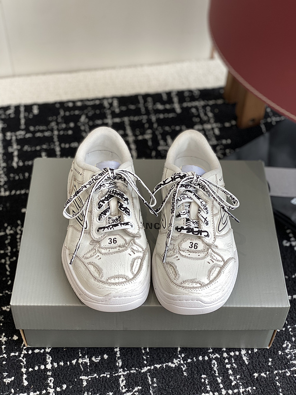 Balenciaga Hamptons Worn-Out Sneaker