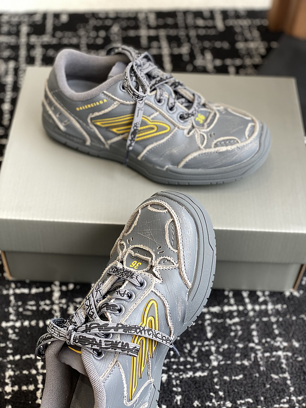 Balenciaga Hamptons Worn-Out Sneaker