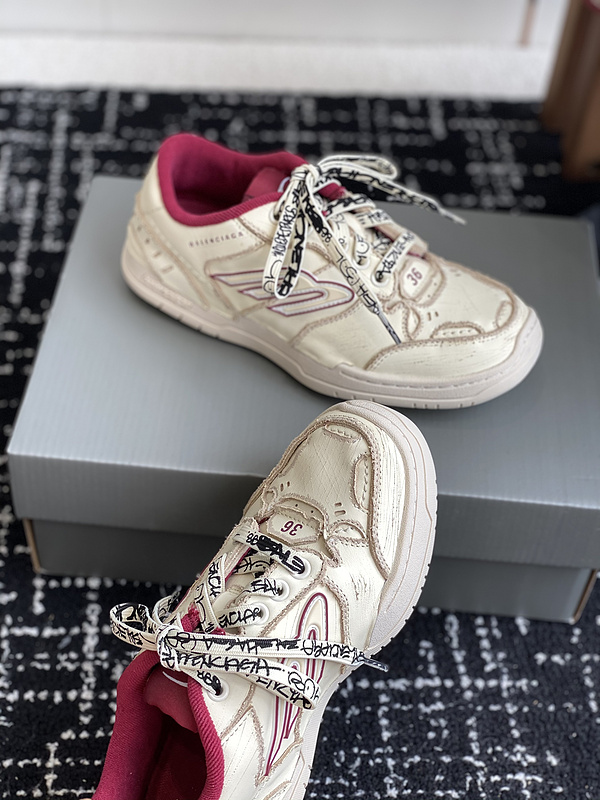 Balenciaga Hamptons Worn-Out Sneaker