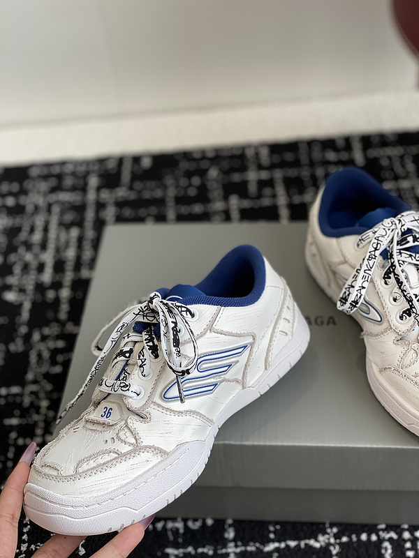 Balenciaga Hamptons Worn-Out Sneaker