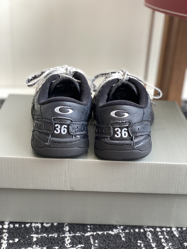 Balenciaga Hamptons Worn-Out Sneaker