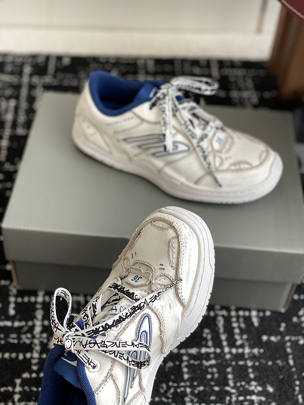 Balenciaga Hamptons Worn-Out Sneaker