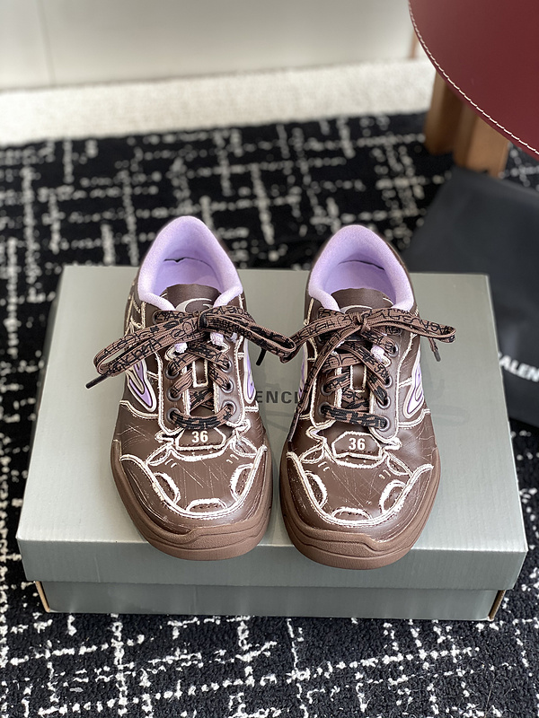 Balenciaga Hamptons Worn-Out Sneaker