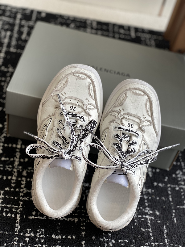 Balenciaga Hamptons Worn-Out Sneaker