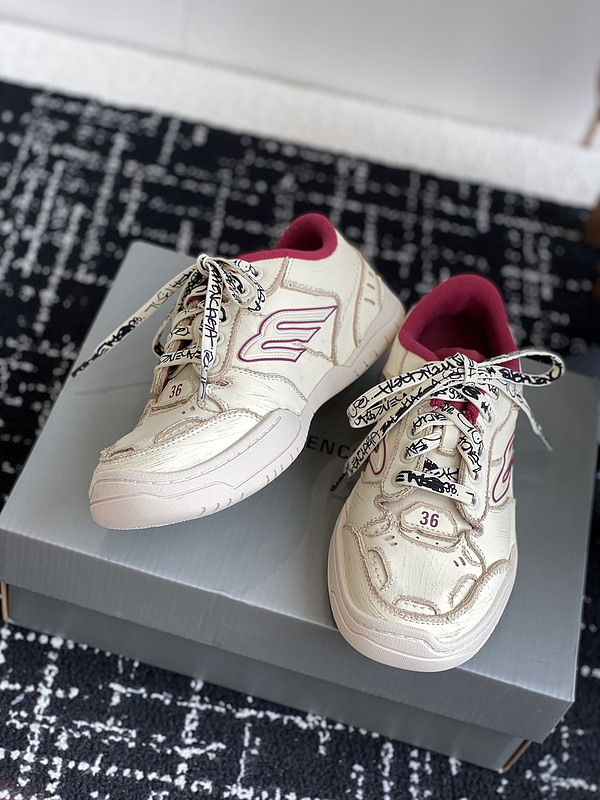 Balenciaga Hamptons Worn-Out Sneaker
