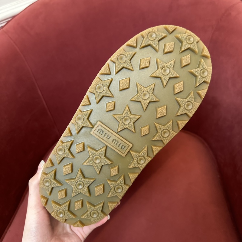 Miu Miu Schneestiefel Aus Matelasse in Schwarz