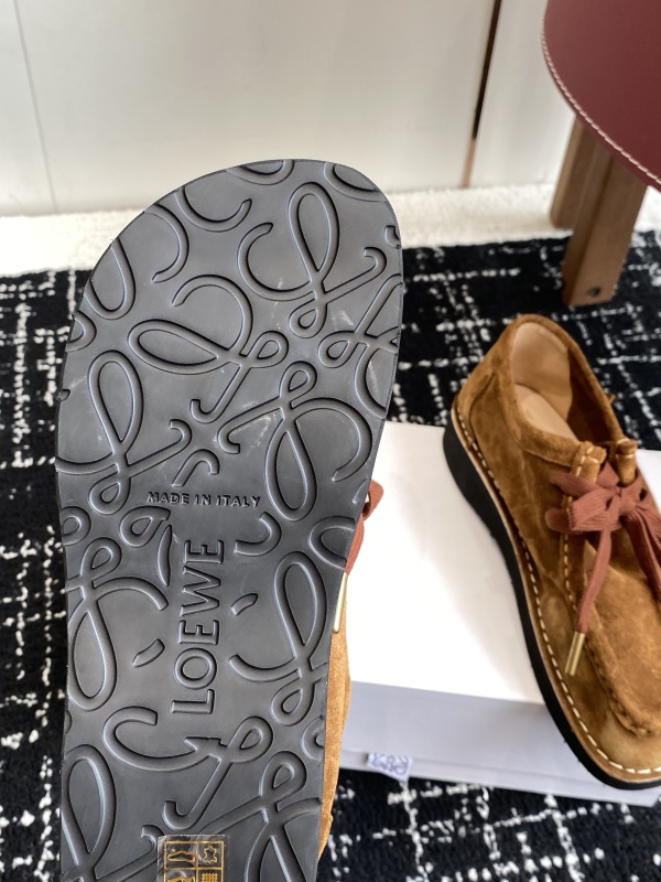 Faro lace-up in suede calfskin