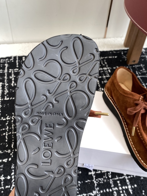 Faro lace-up in suede calfskin