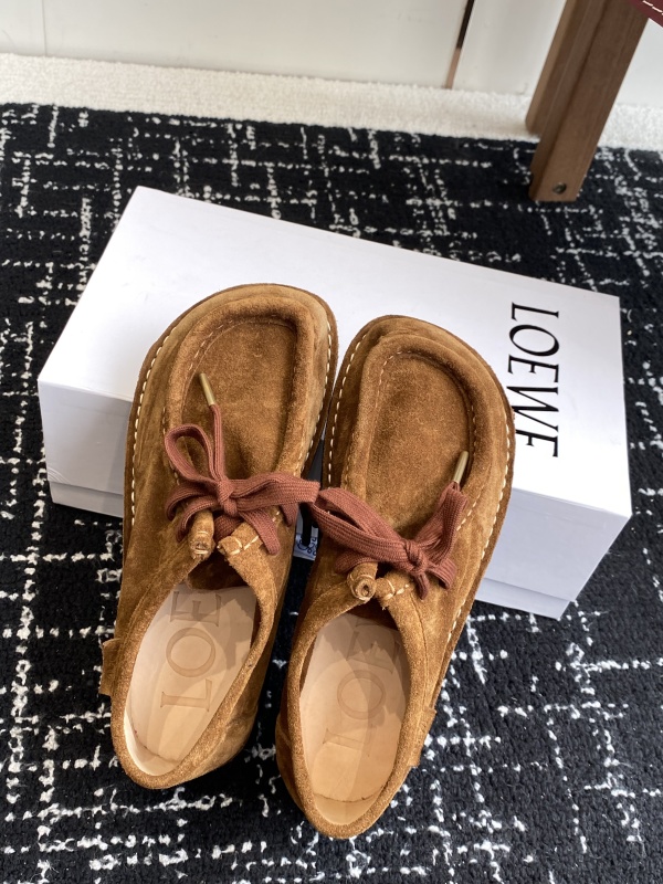 Faro lace-up in suede calfskin