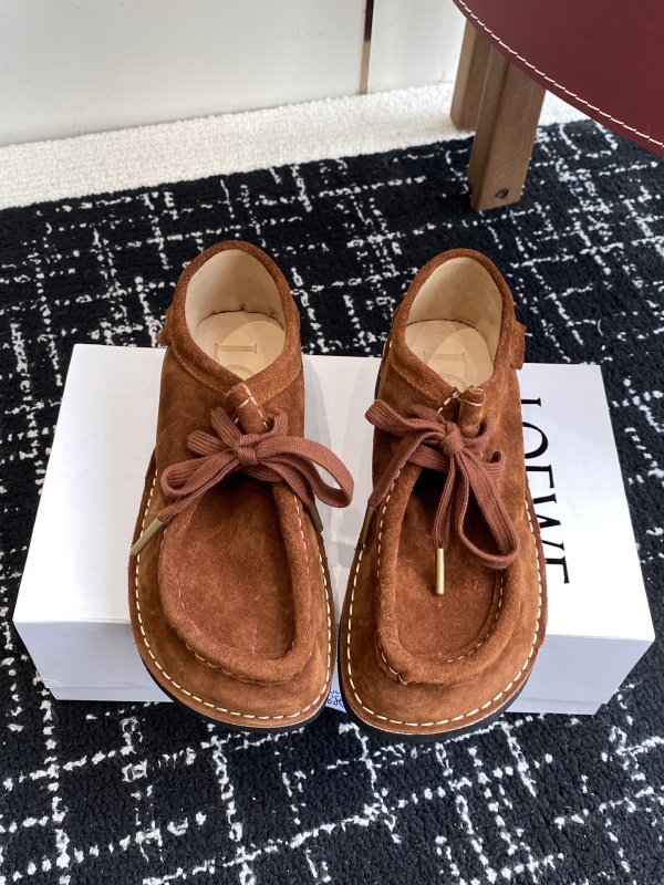 Faro lace-up in suede calfskin