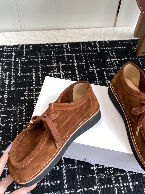 Faro lace-up in suede calfskin