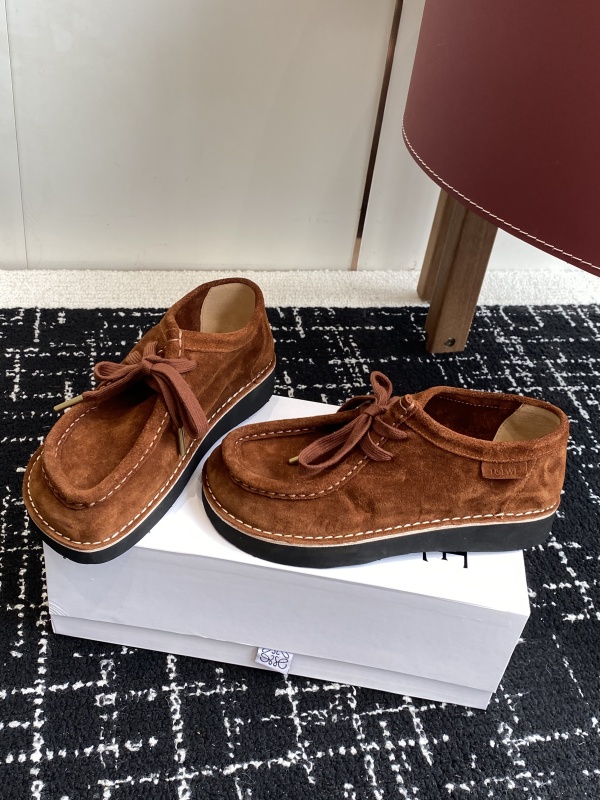 Faro lace-up in suede calfskin