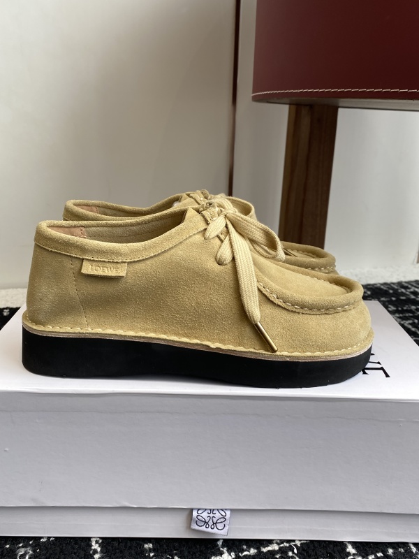 Faro lace-up in suede calfskin