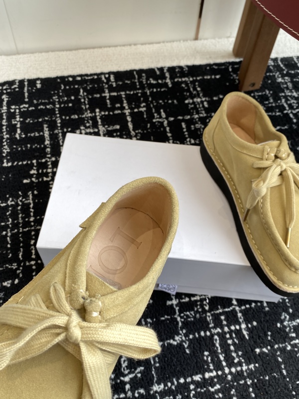 Faro lace-up in suede calfskin