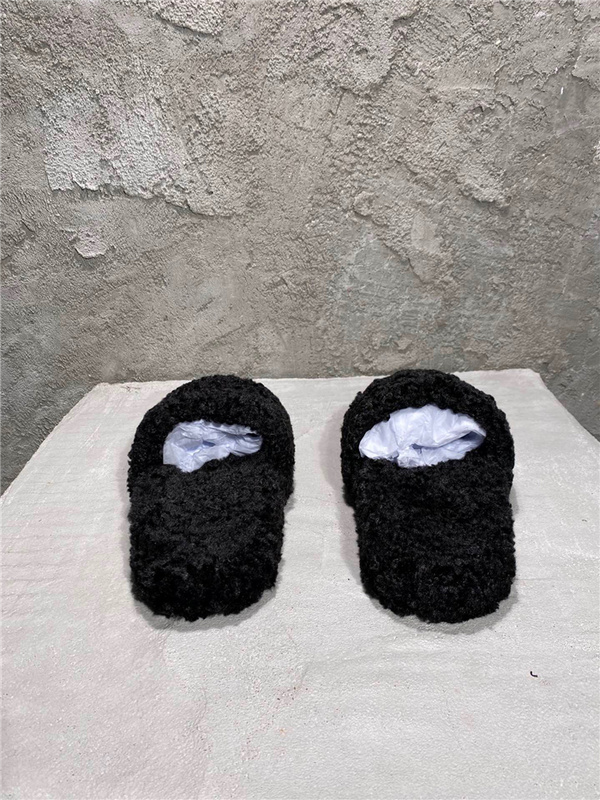 Balenciaga Furry Slides 
