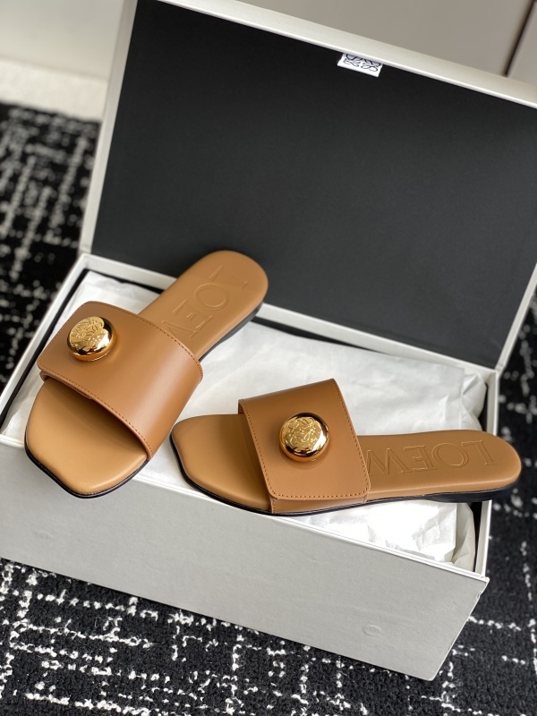 Loewe Pebble Slide in Soft Calfskin Brown