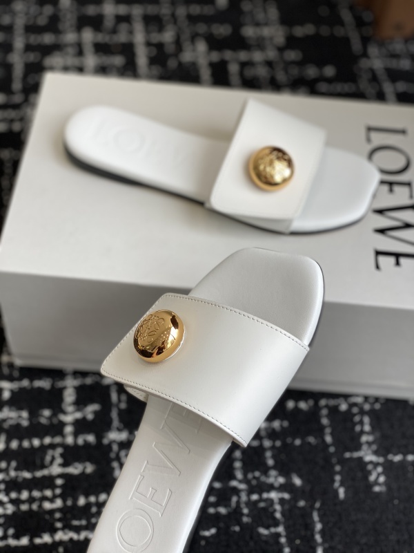 Loewe Pebble Slide in Soft Calfskin White